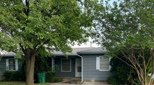 Foto del edificio - 1240 Westmoreland Dr.