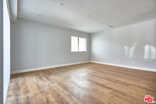 Foto del edificio - 13928 Bessemer St