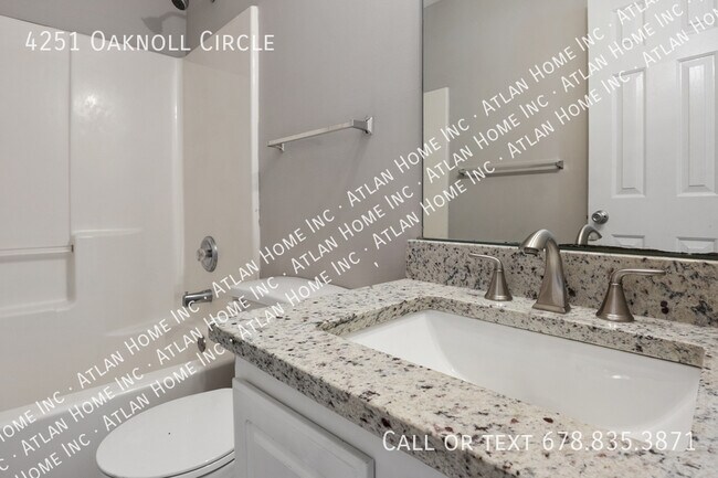 Foto del edificio - 4251 Oaknoll Cir