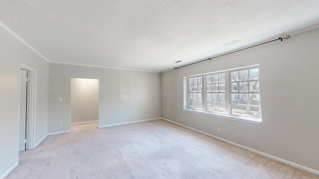 Foto del edificio - 137 Lake Shore Rd