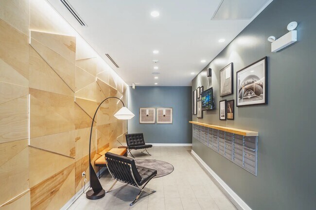 Foto del edificio - 830 N Milwaukee Ave