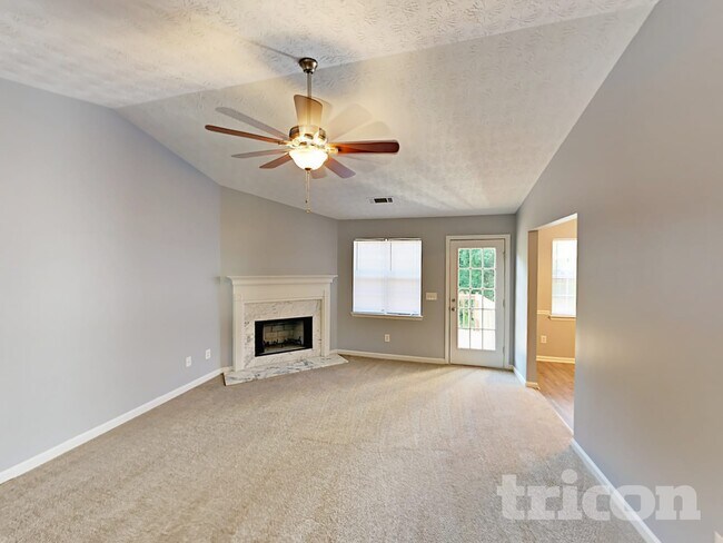 Foto del edificio - 160 Brighton Dr