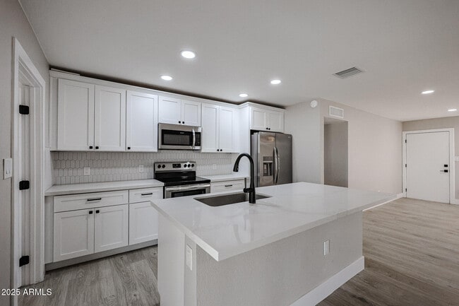 Foto del edificio - 8620 E Holly St