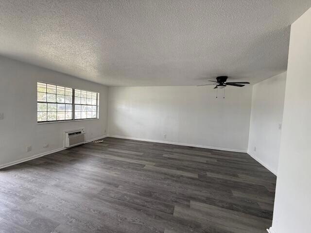 Foto del edificio - 341 Silver Beach Rd