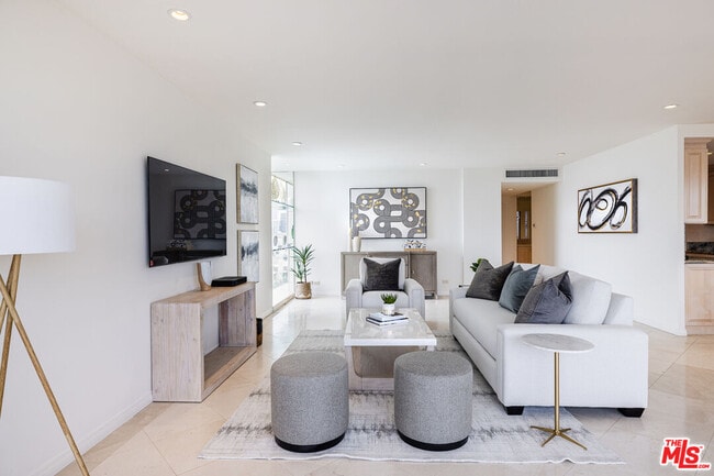 Building Photo - 2220 Ave of the Stars