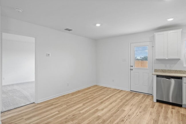 Building Photo - 308 Low Pasture Trl