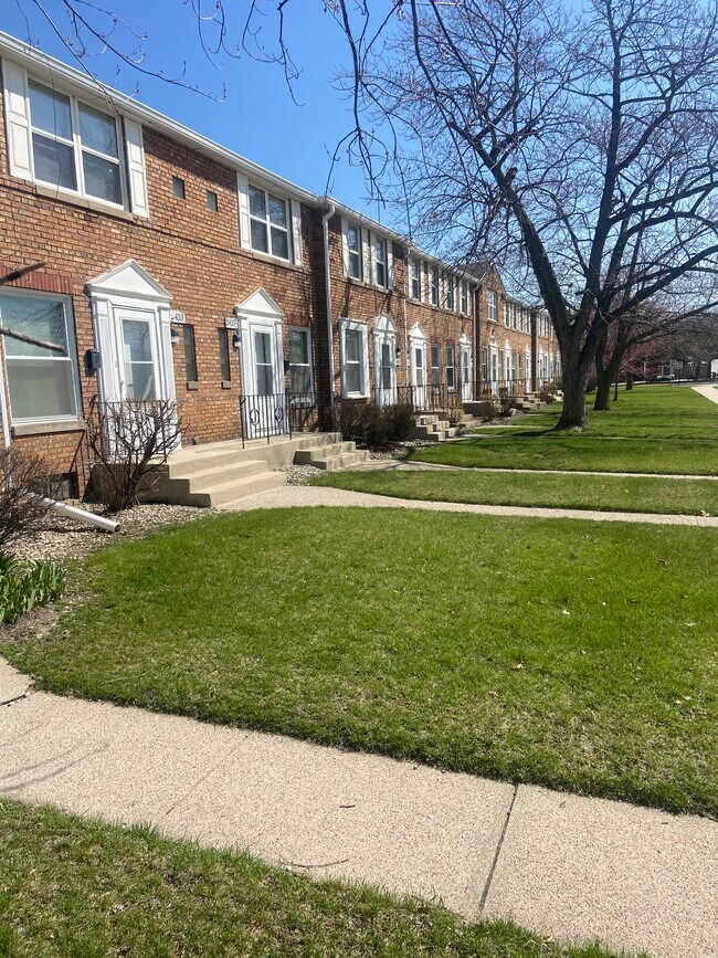 2441 169th St, Hammond, IN 46323 Townhome Rentals in Hammond IN