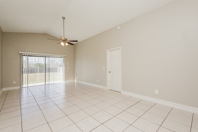 Foto del edificio - 297 Chicago Woods Cir