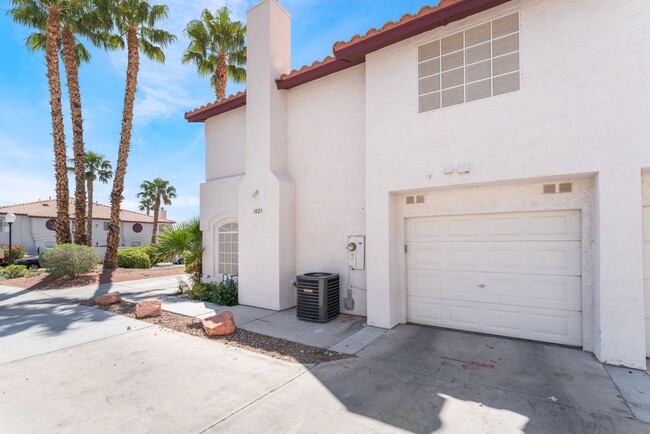 Building Photo - Move in now to this beautiful 2 story 3 be...