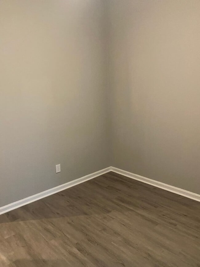 Building Photo - Cozy 2 bedroom and 1 bath duplex
