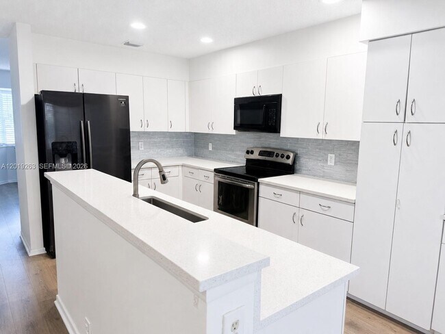 Foto del edificio - 11461 Lakeview Dr