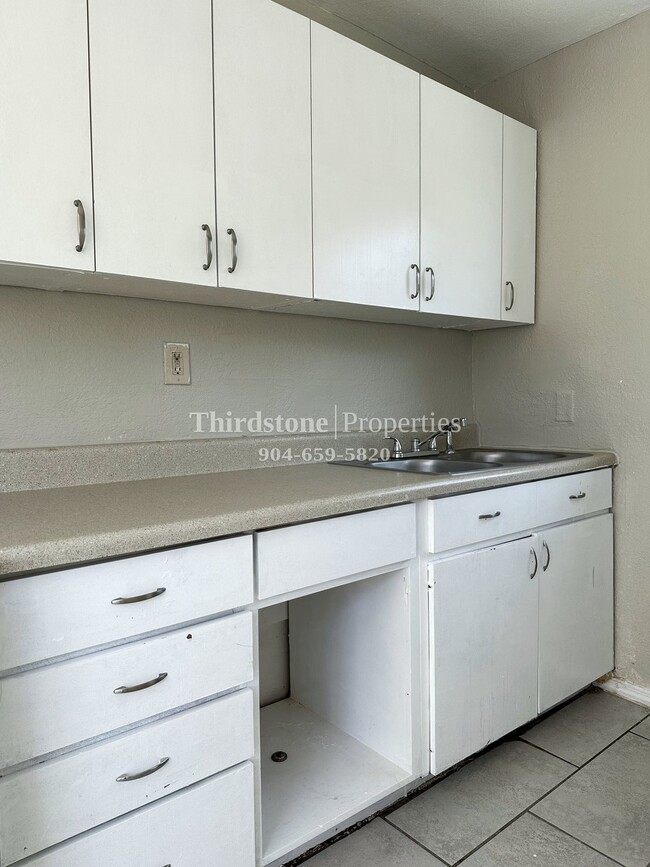 Foto del edificio - 1437 W 26th St