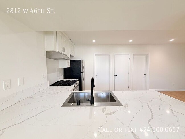 Foto del edificio - 2812 W 46th St
