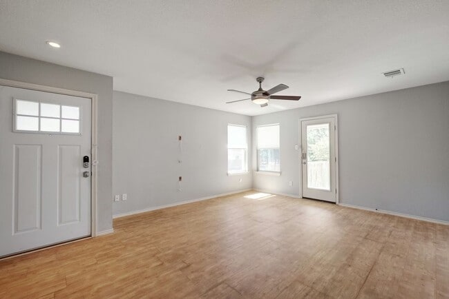 Building Photo - Charming 3BR / 2BA Rental with Fenced Yard & Covered Deck