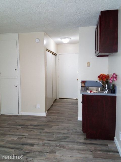 Building Photo - 1 br, 1 bath Apartment - 2905 Leeward Ave