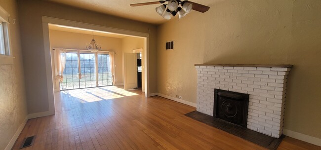 Building Photo - Spacious 4 Bedroom Ready For You Today!