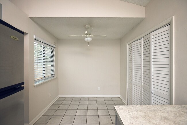 Building Photo - Ranch Style Home with Spacious Floor Plan