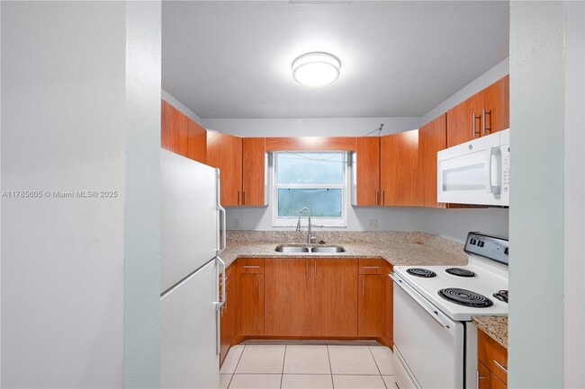 Foto del edificio - 2679 Lake Haven Rd