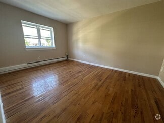 Building Photo - 401 Warburton Ave