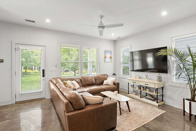 Foto del edificio - Stunning Gem in the heart of East Nashville!!