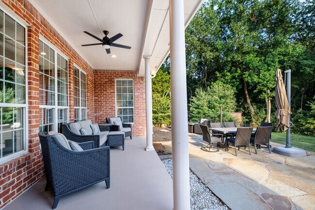 Building Photo - 5 Meadowbrook Cir