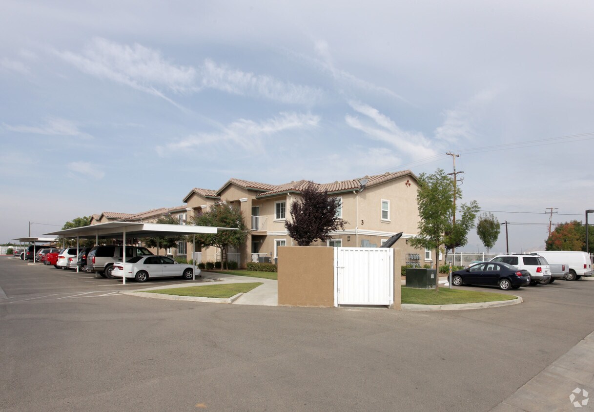 Foto del edificio - Los Arboles Apartments