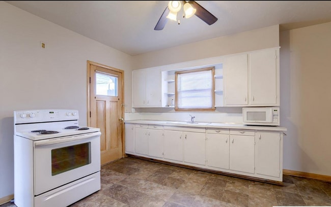 stove - 2415 S 14th St
