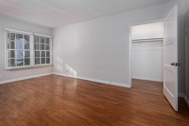 Building Photo - 2238 N Gower St