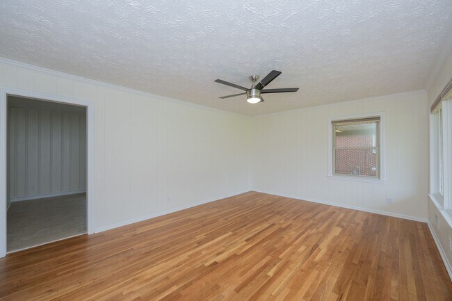 Building Photo - # Charming Greenville Home with Excellent ...