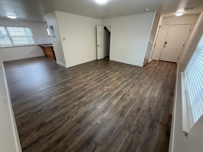 Building Photo - 1240 Bunting Ave