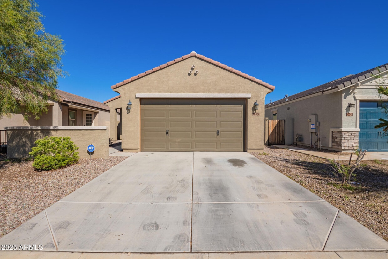 Foto principal - 40354 W Sunland Dr