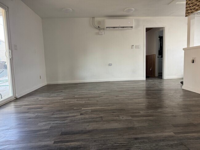 Foto del edificio - 1691 Ballard St
