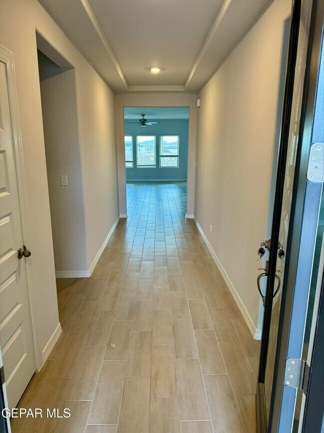 Foto del edificio - 7500 Enchanted Ridge Dr