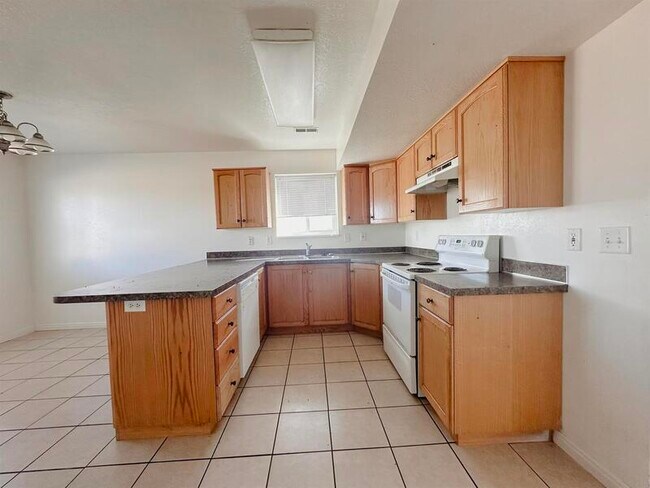 Foto del edificio - 15100 N 5400 W