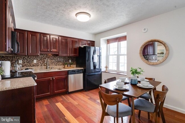 Building Photo - 8522 Pine Run Ct