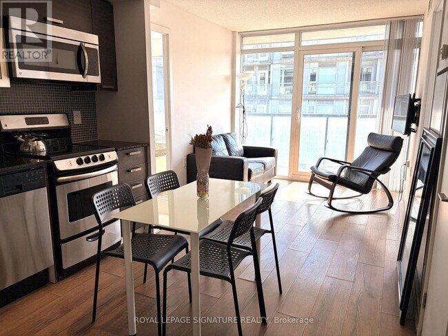 Building Photo - 36 Lisgar St