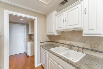 Building Photo - 5100 San Felipe St