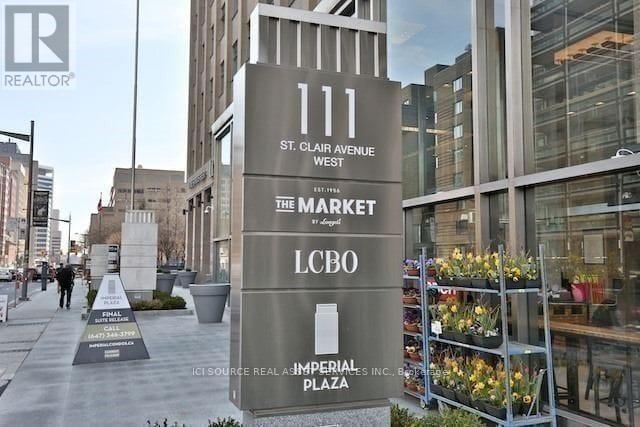 Building Photo - 111 St Clair Ave W