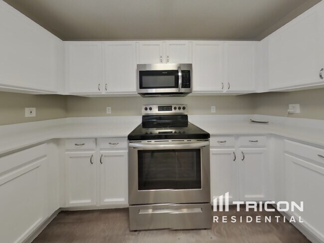 Building Photo - 11801 W Poinsettia Dr