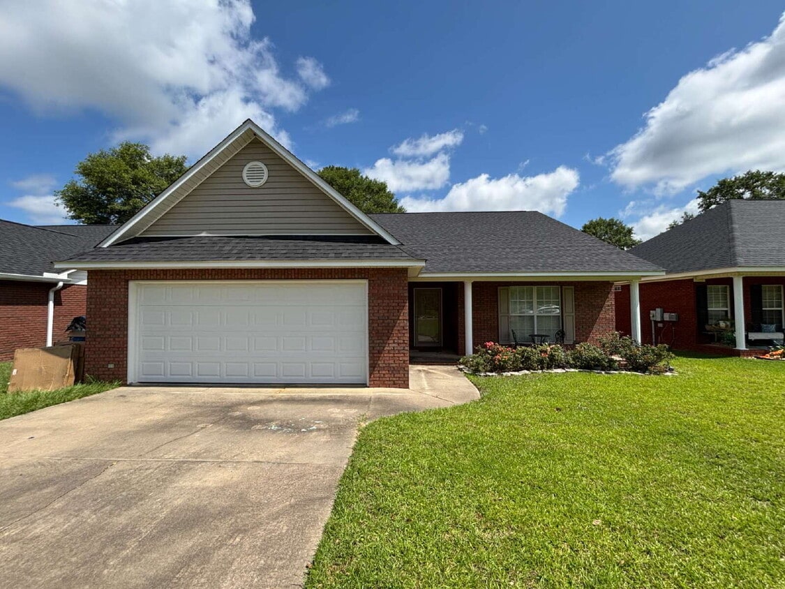 Primary Photo - FOR RENT in Dothan , AL!!