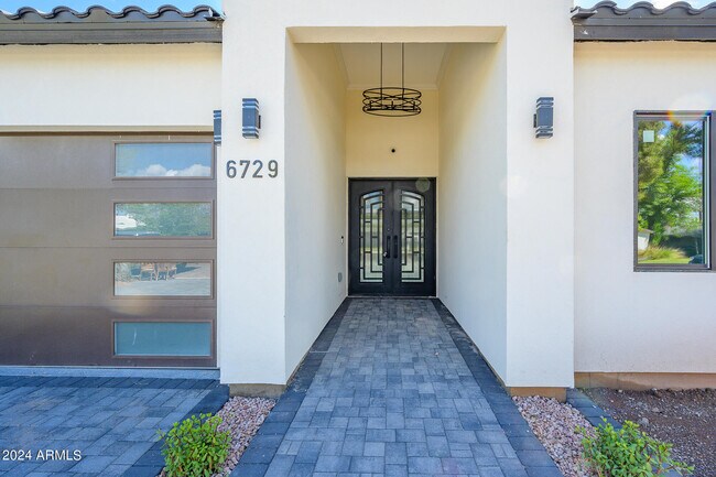 Foto del edificio - 6729 N 13th St