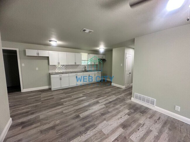 Foto del edificio - 6352 Latta St