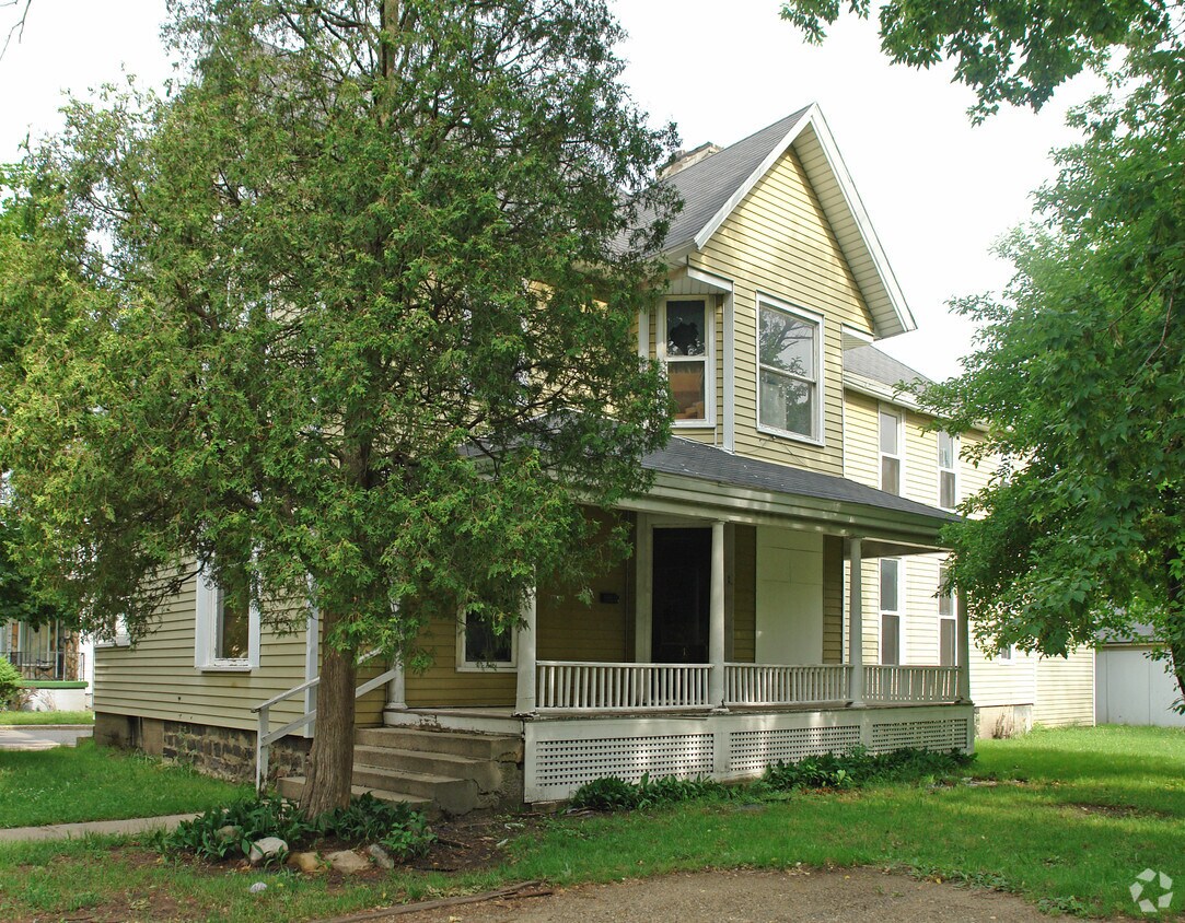 Building Photo - 319 Lyon St NE