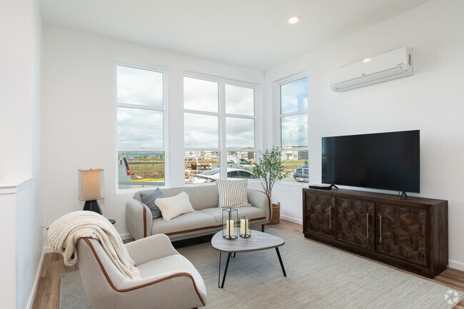 Interior Photo - Villages of Patterson