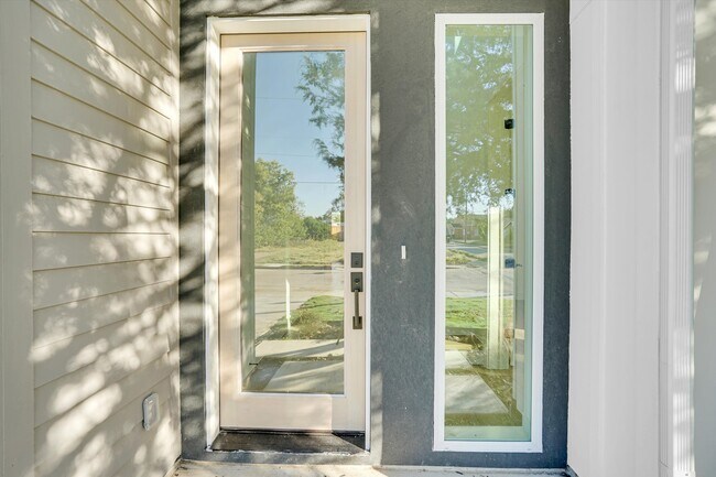 Foto del edificio - 1703 Nomas St