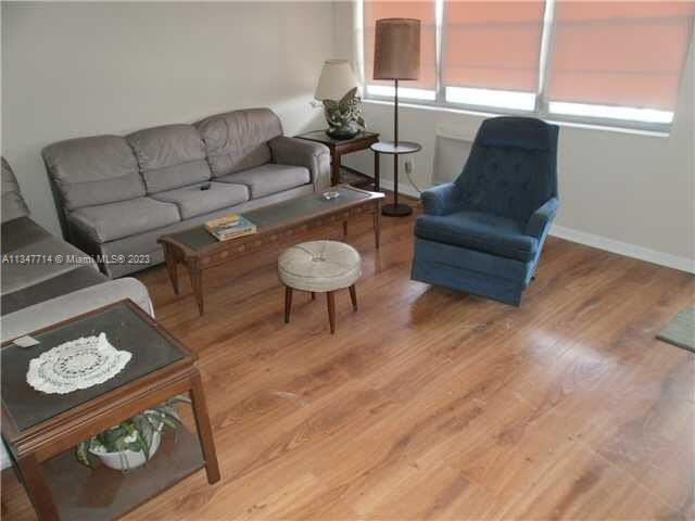 Building Photo - 36 Windsor B