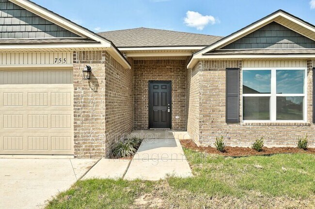 Building Photo - 755 Foxtail Dr