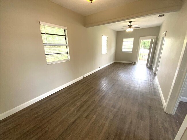 Foto del edificio - 2705 W Beach St