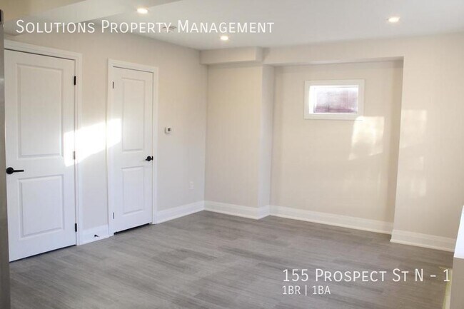 Photo du bâtiment - **Bright and Open 1 Bedroom Main Floor Unit**