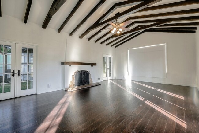 Building Photo - 366 S Crescent Heights Blvd